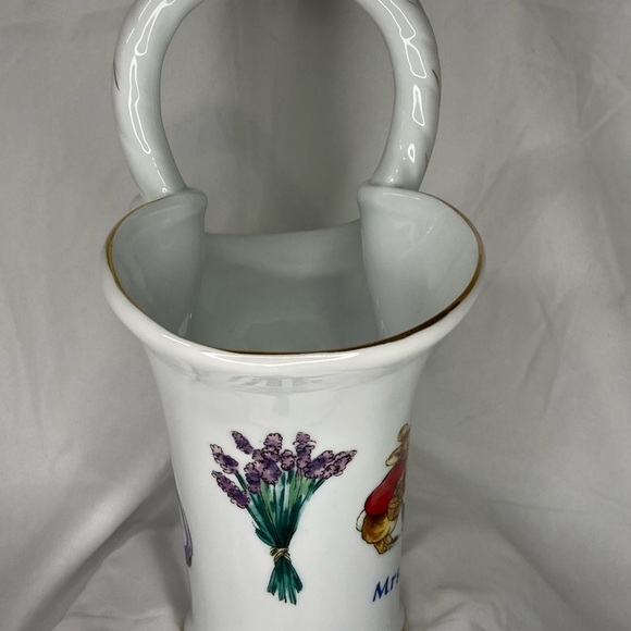 Mrs. Rabbit Ceramic Vase - Picture 4 of 8